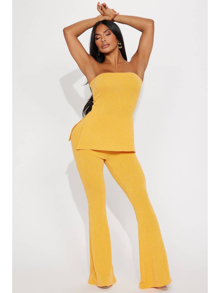 5besties inc - Vendita all'ingrosso Completo top e pantaloni (NON loungewear) - Donna - Set top tubolare e pantaloni svasati in maglia a costine3