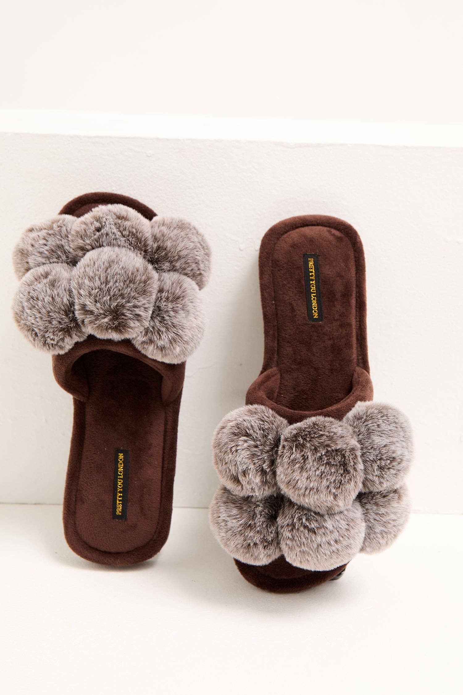 Chocolat Chaussons Dolly en chocolat en vente sur Faire1