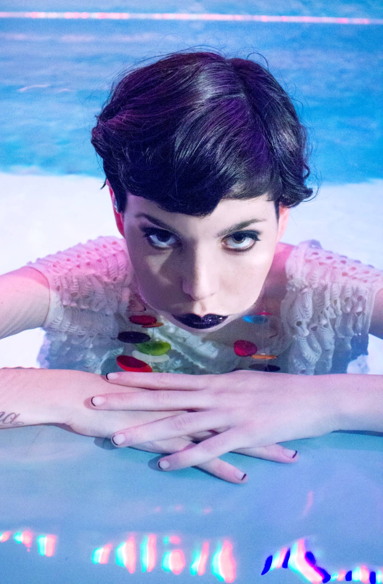 Ans Designs – wholesale Beaded/pearl necklace – Crossed petals8