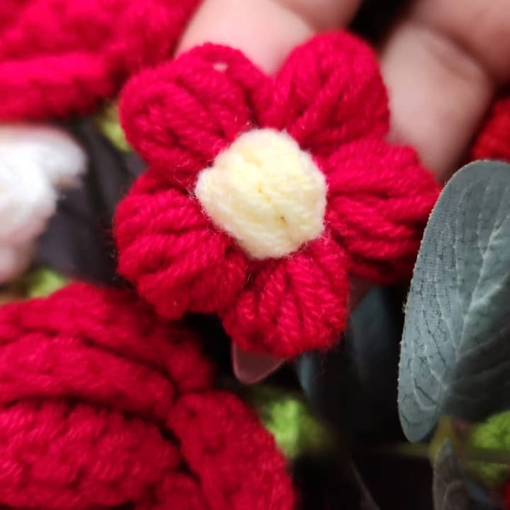 Large Crochet Roses Bouquet Red for wholesale on Faire3