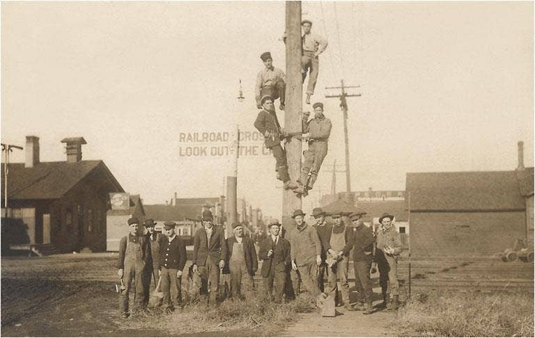 Found Image Press - Wholesale Magnet - Magnet IF-126 Group of Telephone Linemen0