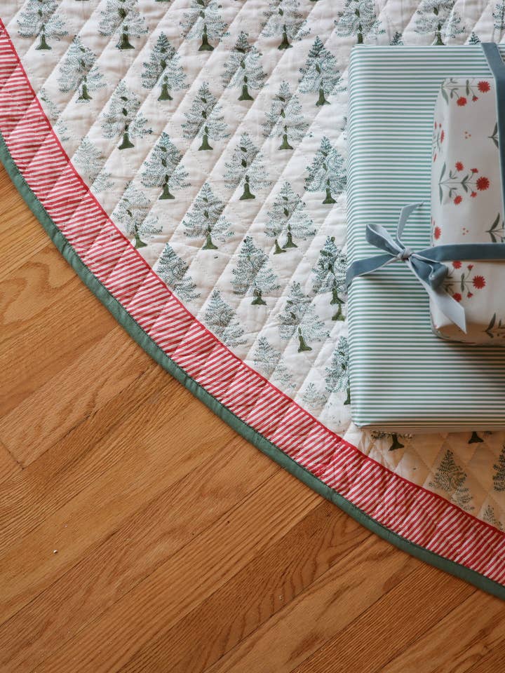 Evergreen | Faldón para árbol de Navidad para venta al por mayor de Lovely Lady Linens