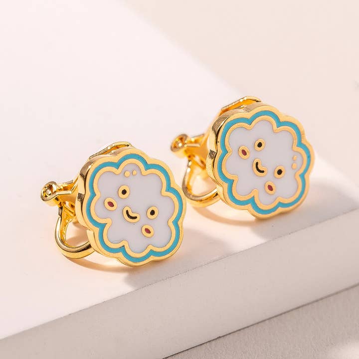 Orecchini a Clip per Bambini con Nuvola Sorridente - Orecchini in Oro per Bambini Hyp per la vendita all'ingrosso da parte di Verita Lane