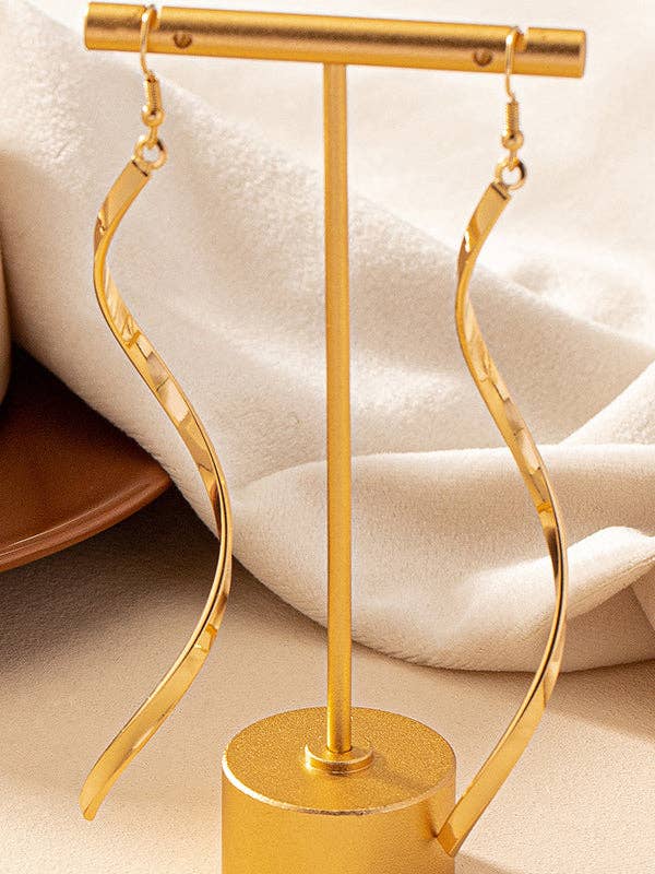 GOLD Einfarbiges spiralförmiges Ohrhängerzubehör mit Quasten für den Großhandel auf Faire3