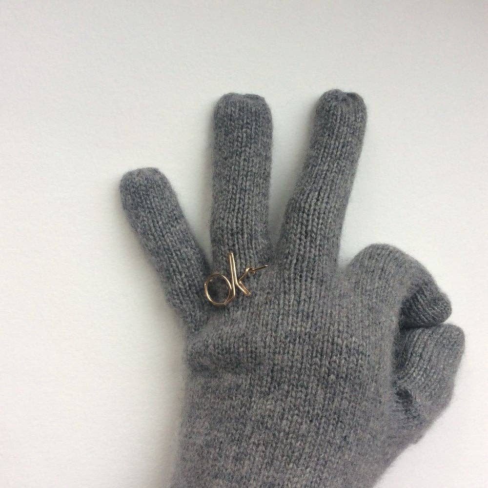 Cinq - Wholesale Brooch - Play word pin0