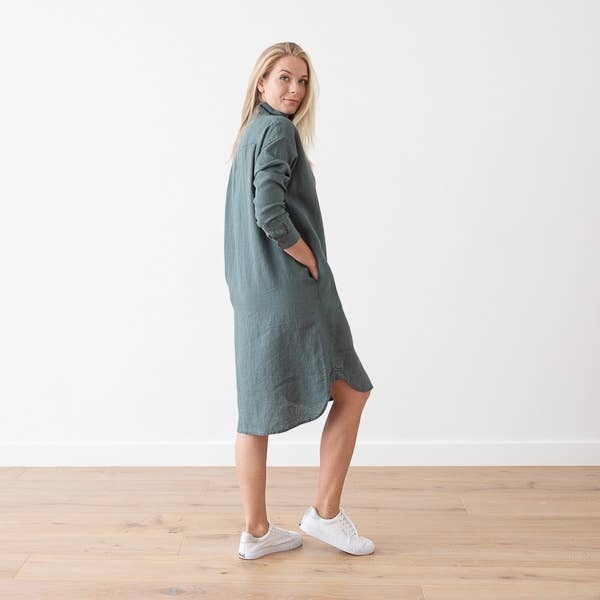 LinenMe – Vestido - Mulher por atacado – Vestido Camisa Linho Bálsamo Verde Paula, altura dos joelhos5