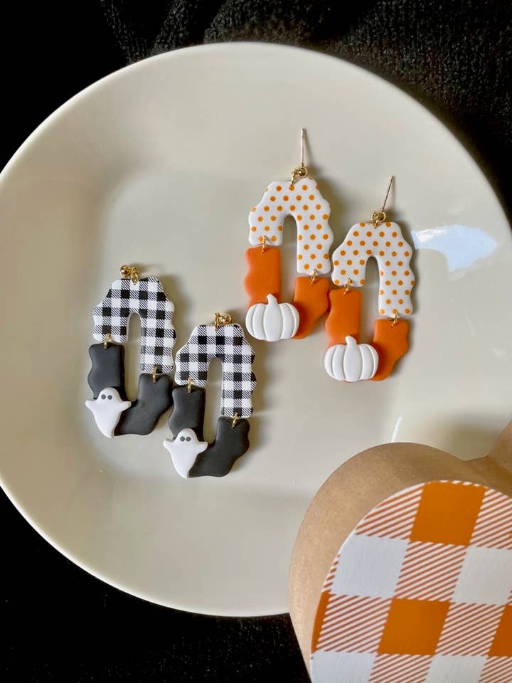 Boucles d'oreilles en argile d'automne citrouille ou fantôme pour la vente par SeizeTheClayJewelry