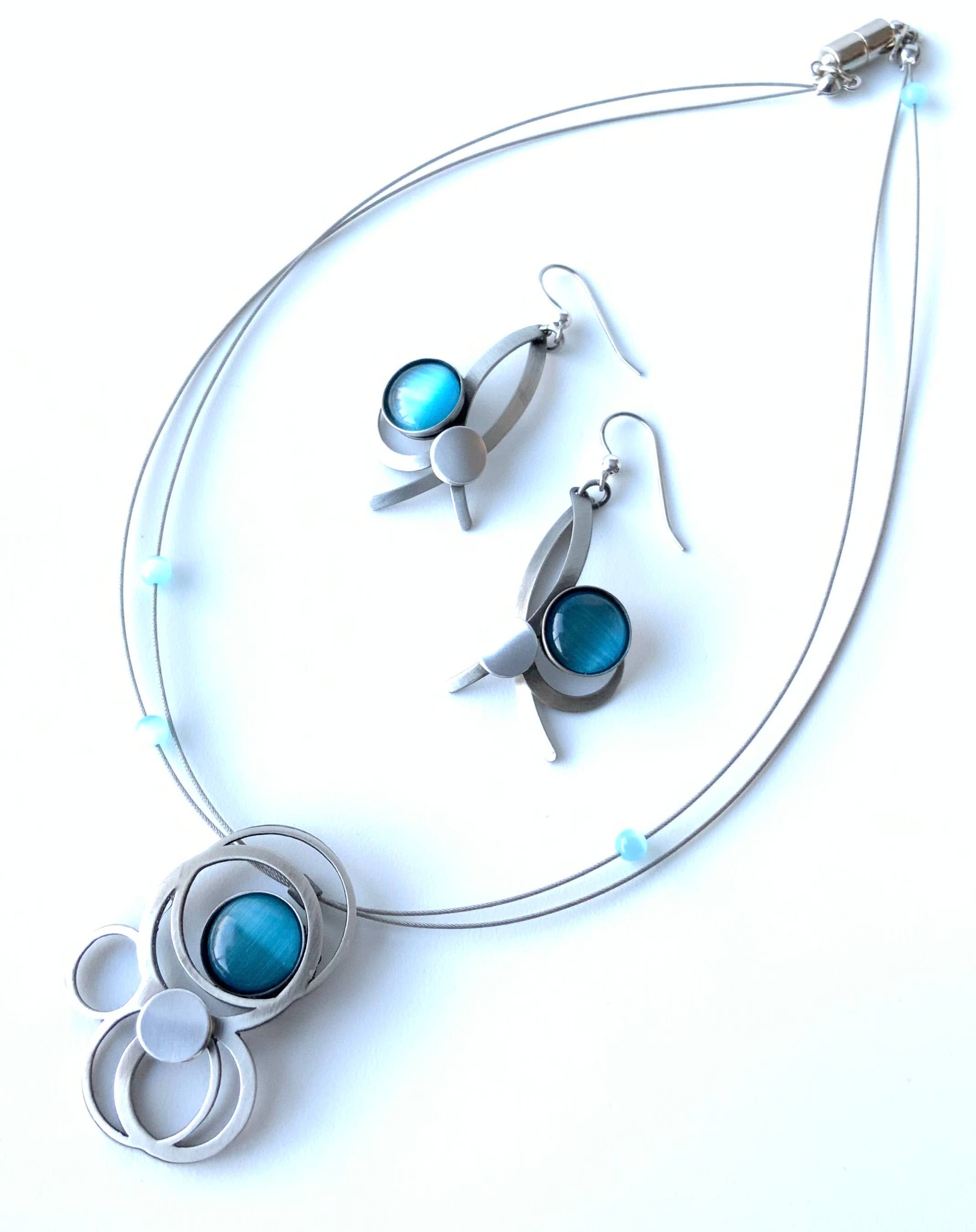 Christophe Poly / Crono Design - Vente Parures de bijoux - ENSEMBLES Préemballés (DFY1) - 6xColliers17'' & Ensembles d'Oreilles & Présentoirs Gratuits29