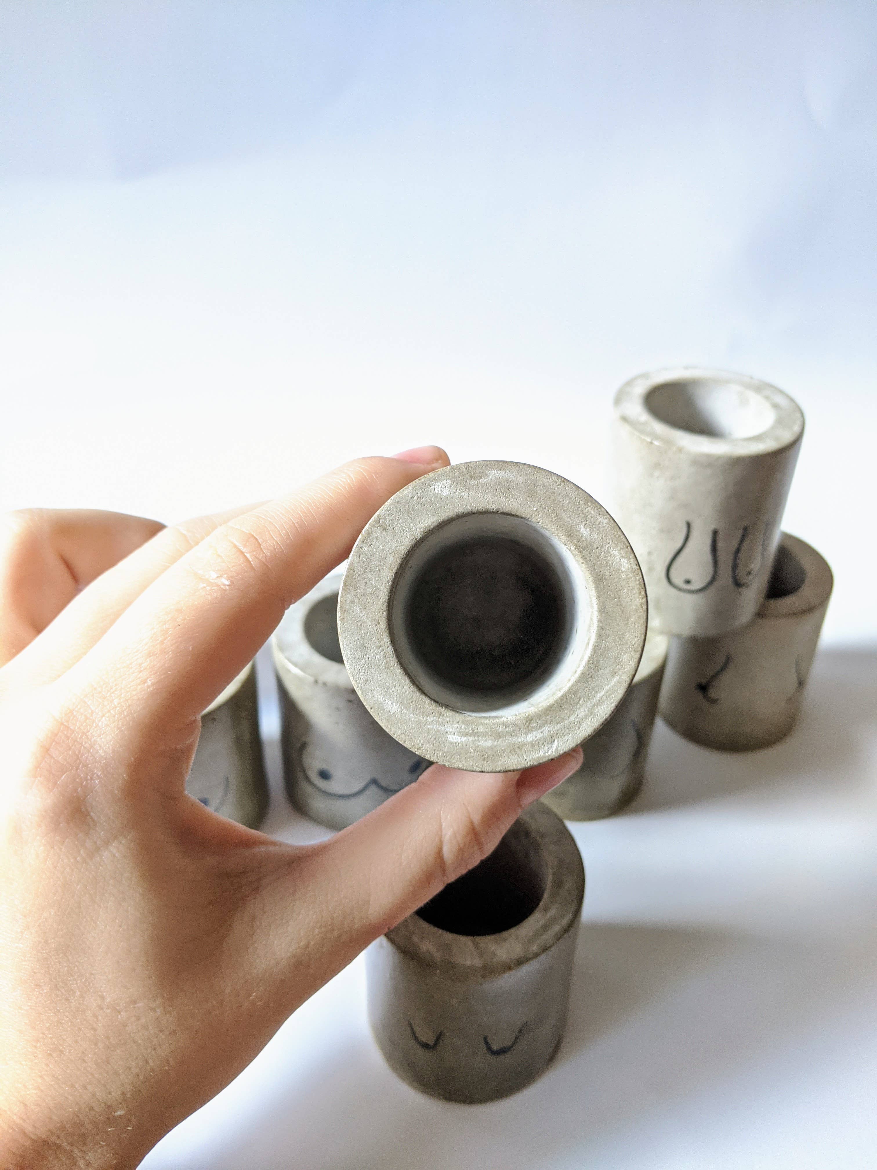 ForgottenProperty – Engroshandel Plantekrukke – Itty Bitty Titty mini beton plantepotte4