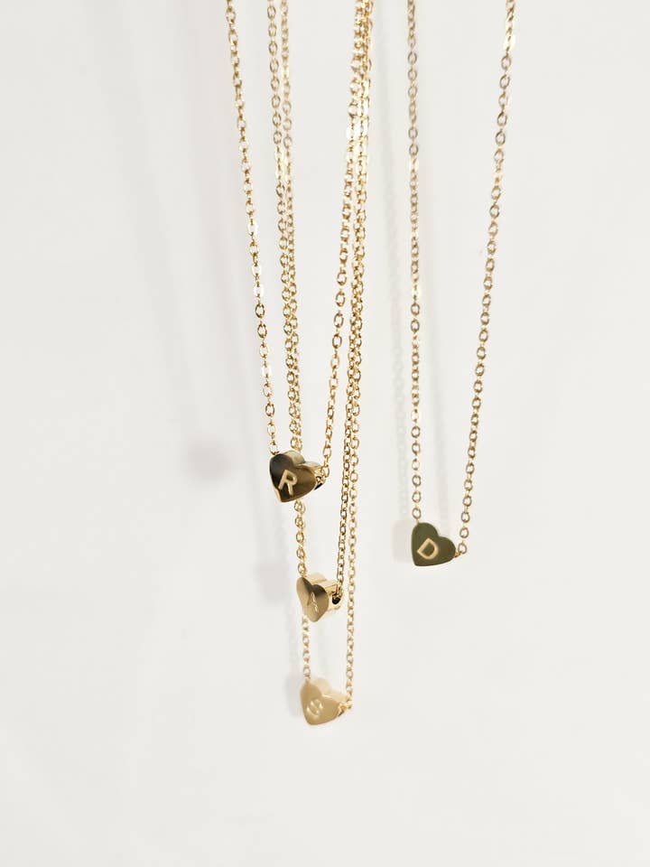 Guld lille hjerte initial for engroshandel hos Kalla Lilly