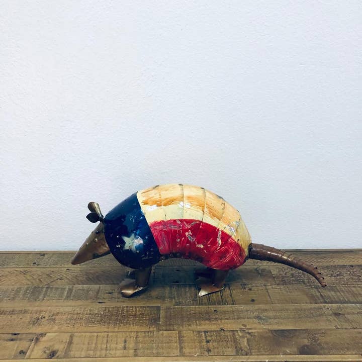 Rustic Farm – Engroshandel Udendørs pynt/dekoration – Stor Texas Armadillo, metalgårdsindretning - E-10