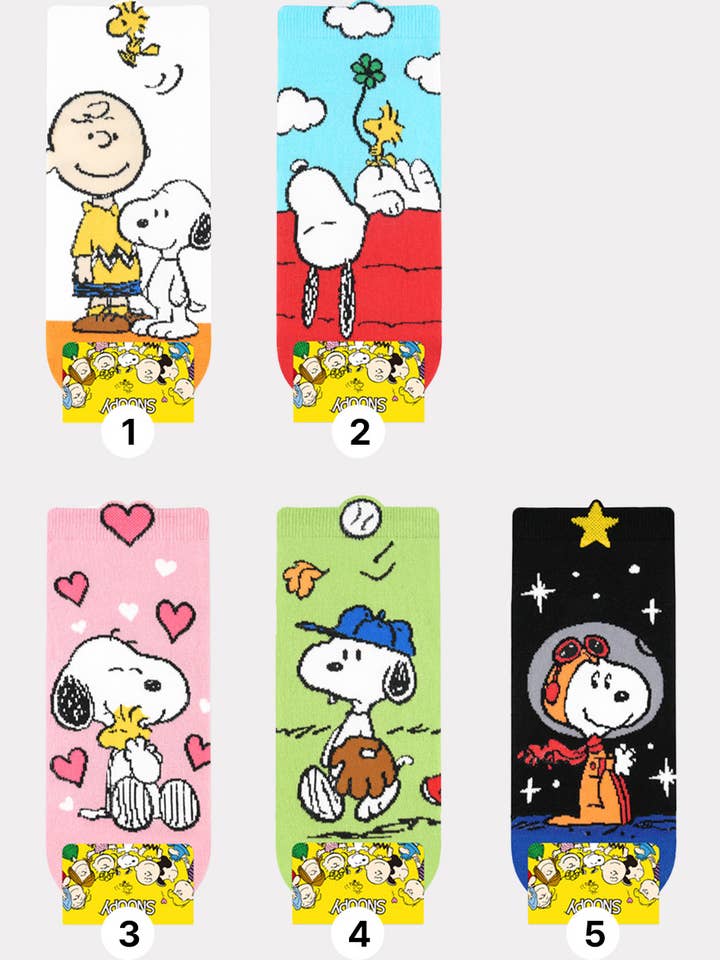 La collection de chaussettes sous licence Peanuts Snoopy pour femmes pour la vente par Kpopsocks