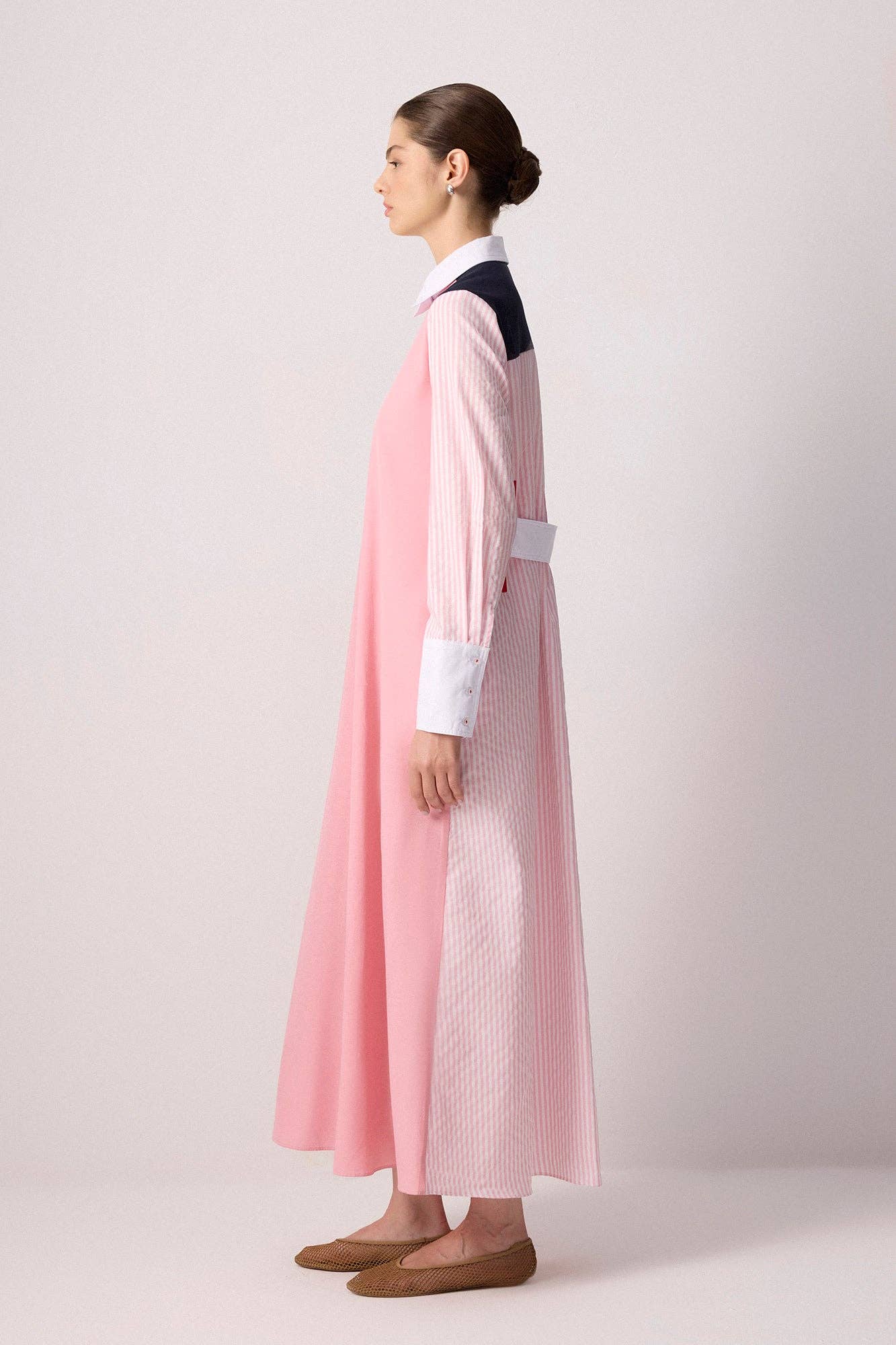 Rose Robe chemise maxi bicolore à rayures en mélange de coton en vente sur Faire2