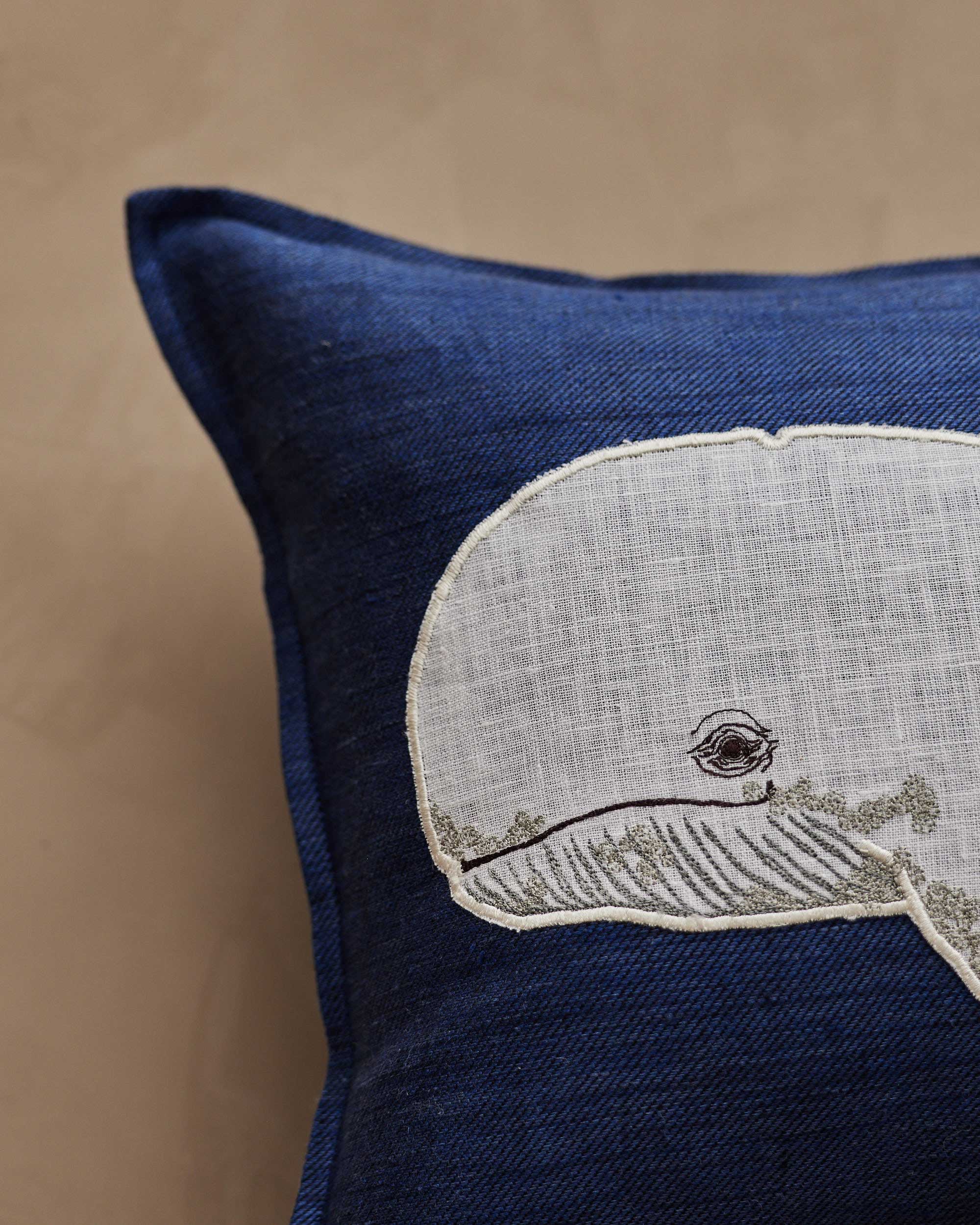 Coral & Tusk – Engroshandel Pyntepude – Whale Applikation Pude1