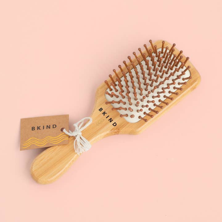 Petite brosse à cheveux en bambou pour la vente par BKIND