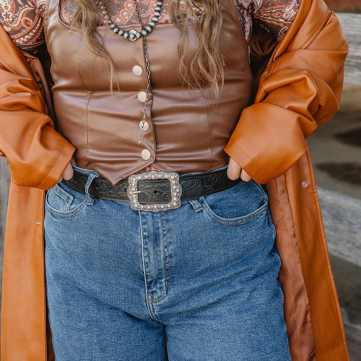 Most Wanted USA – Großhandel Gürtel – Damen – Gearbeiteter Ledergürtel mit Vintage-Strass-Rahmenschnalle2