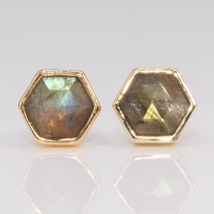Hexagon Gemlet studs for engroshandel hos Leslie Francesca Designs