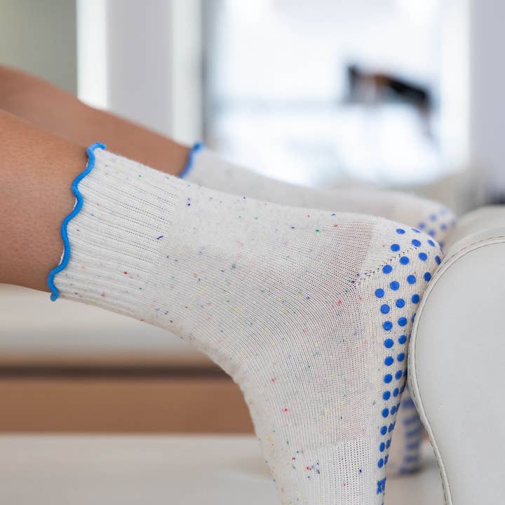 100’s and 1000’s Grip Socks and other Purchase Wholesale calcetines antideslizantes. Free Returns & Net 60 Terms on Faire trending on Faire.