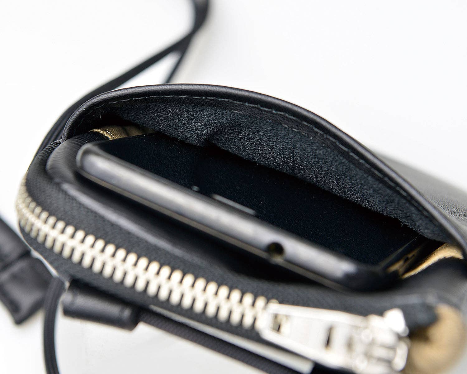 Unofuku - Wholesale Phone Wallet - Women's - re:credo LINKER Phone Case (Black)9