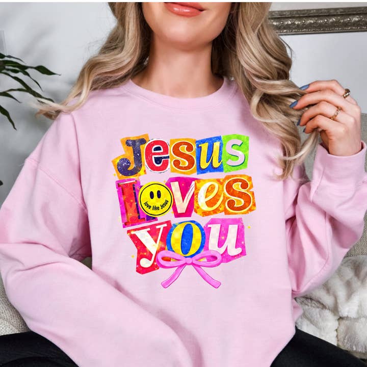 Jezus houdt van je Valentijnsdag sweatshirt voor wholesale door Simply Spoken Apparel