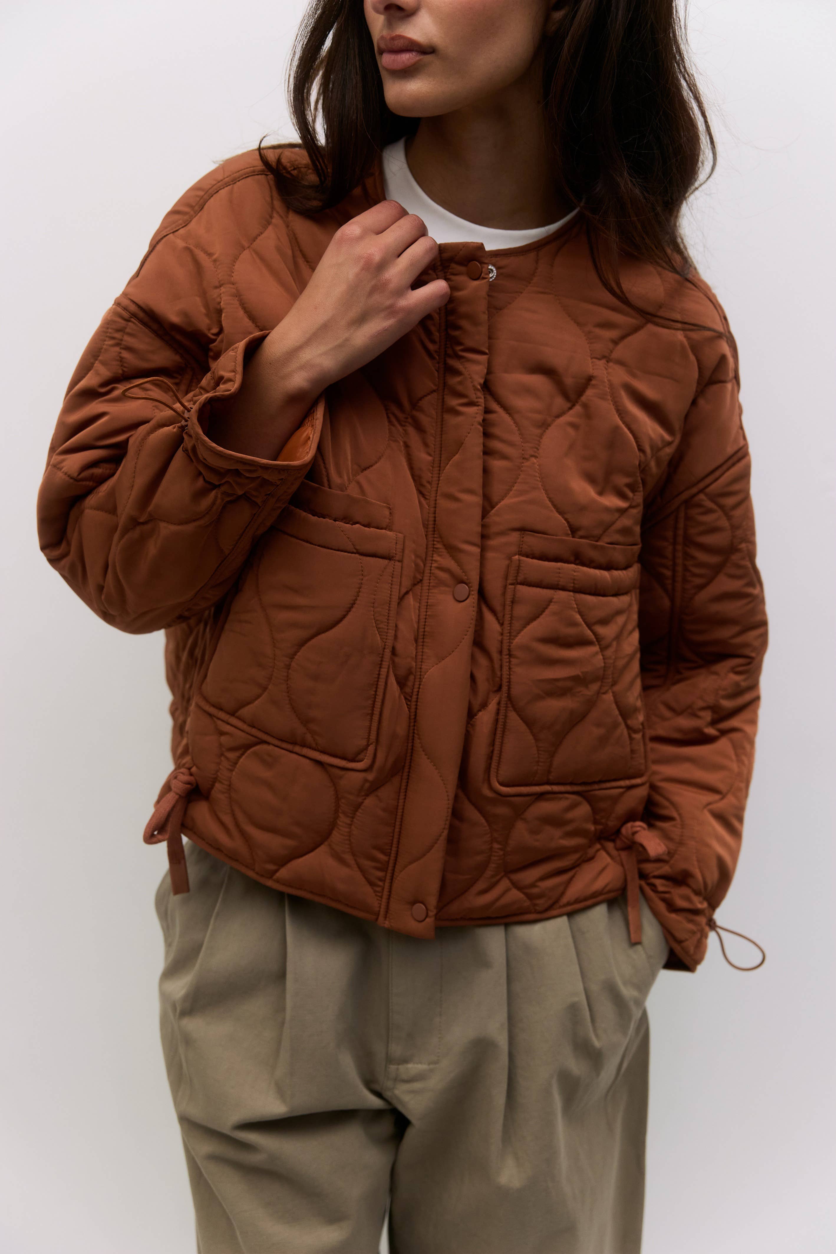 MOD REF – Großhandel Jacke – Damen – The Kara Jacket | Gesteppte Jacke mit Reißverschluss12