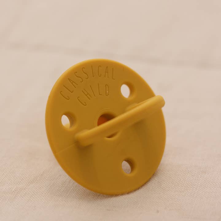 Classical Child – Engroshandel Sut - Baby – Miljøvenlig baby pacifier i sennepsfarve7