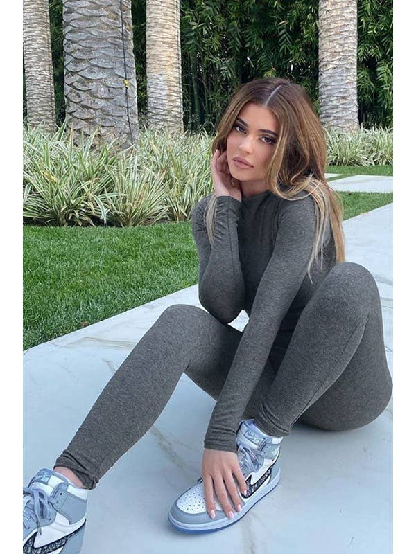 5besties inc - Vente Combinaison – femme - Combinaison moulante à col rond avec fermeture éclair au dos - Manches longues3