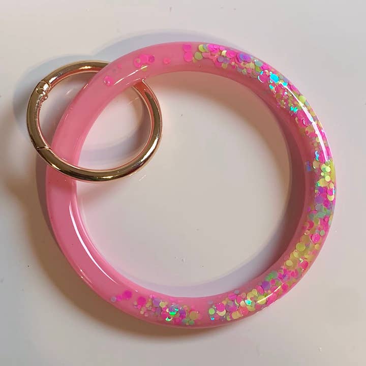 Bracelet porte-clés Pink Party uniquement pour la vente par Shop Drip Express