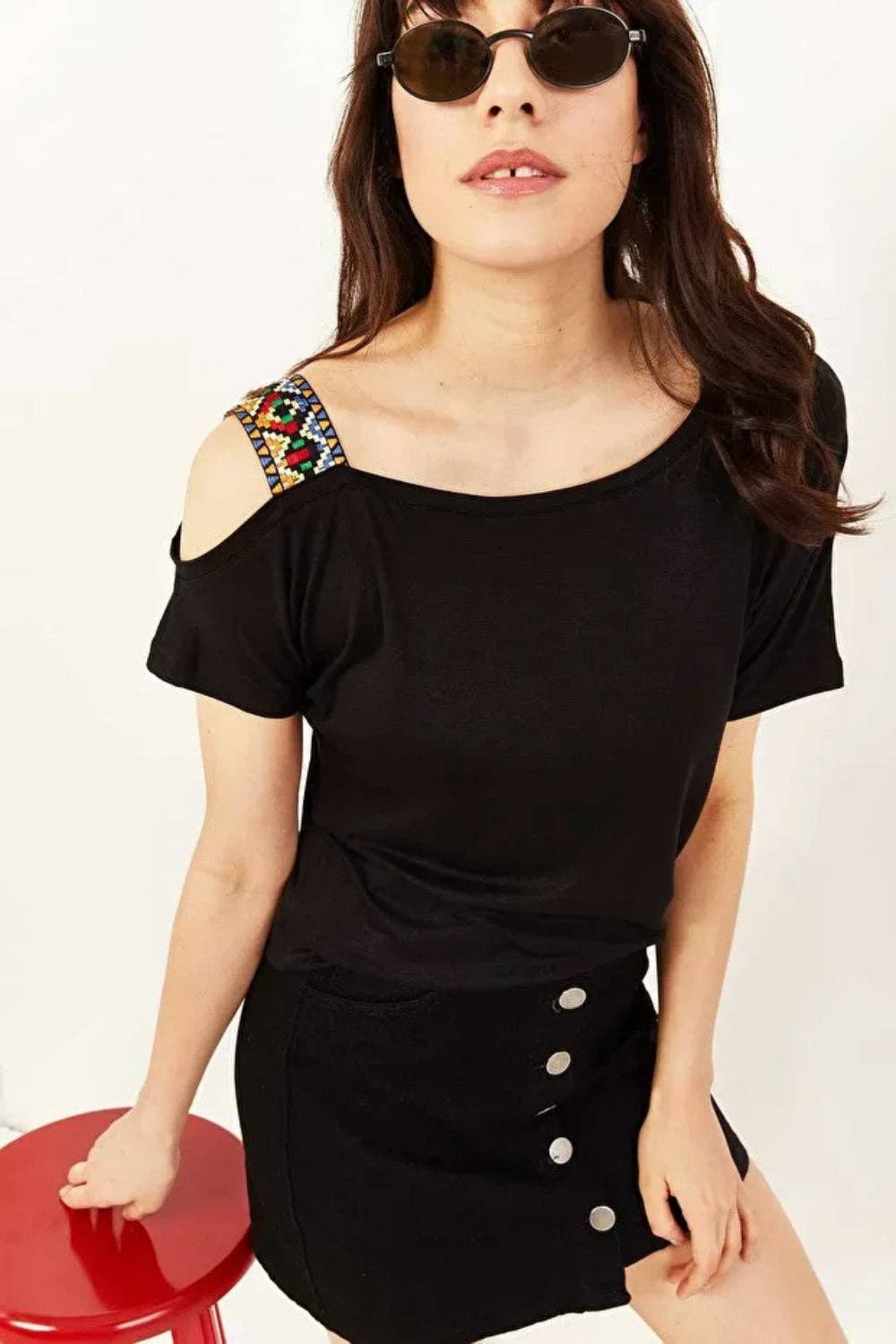 Hoxton Gal – wholesale Blouse – Women’s – One-Shoulder Ethnic-Trim Blouse4