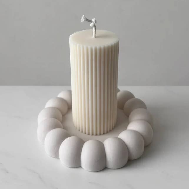 The Pillar Mini stearinlys i elfenben for engroshandel hos Atelier Annalu