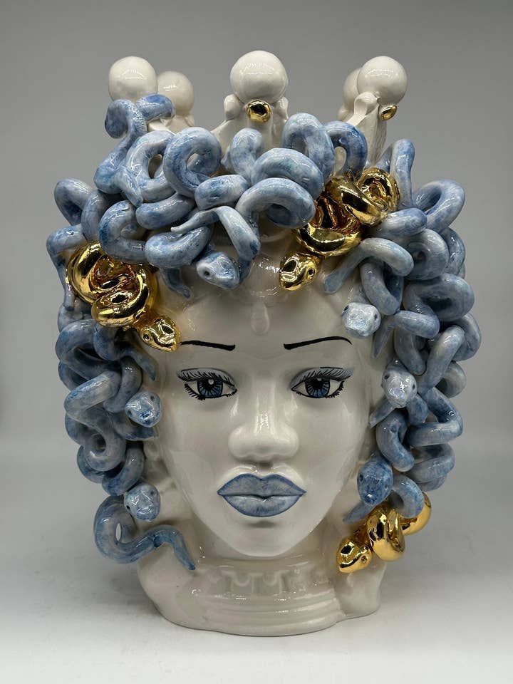 Mytologiskt Medusahuvud "Luxury" i keramik från Caltagirone, H 40 cm, L 30 cm, handgjord för wholesale av DD Ceramiche Siciliane