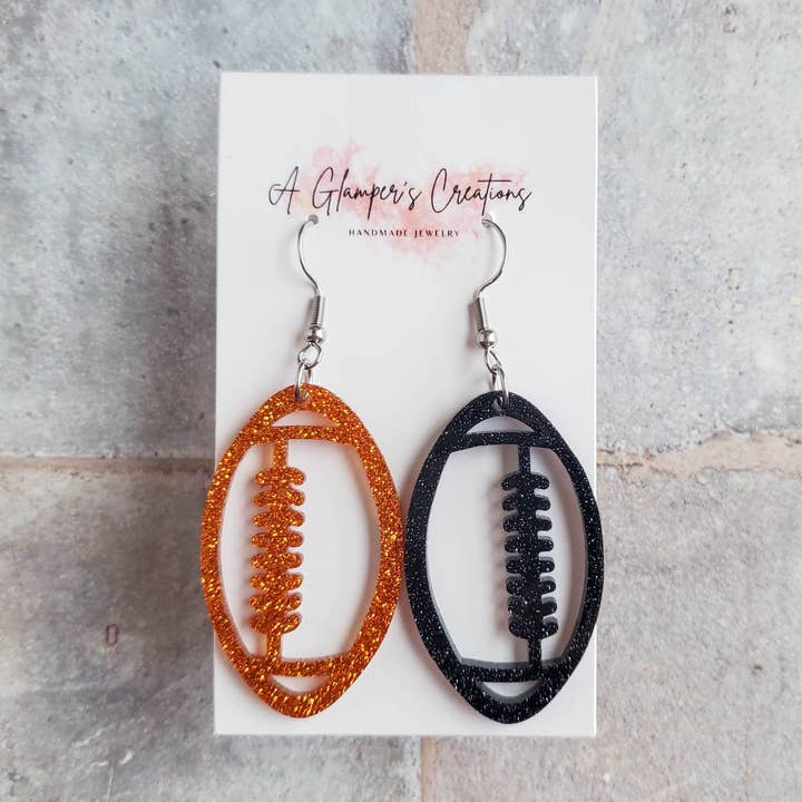 Glitzer-Ohrringe aus Acryl zum Fußballspiel in Orange und Schwarz für den Großhandel von A Glamper's Creations LLC
