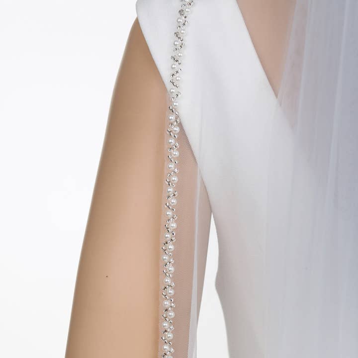 FS6351 Pärlbroderad Kant Brudslöja Fingertoppslång 99 cm för wholesale av Farinosa Bridal