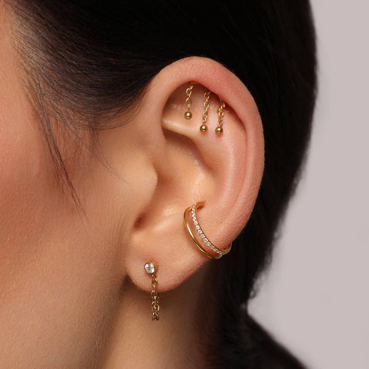 Schmuckgroßhandel - Vente Boucles d'oreille uniques - Piercing Hidden Helix étanche en titane avec chaînes dorées | Titan1