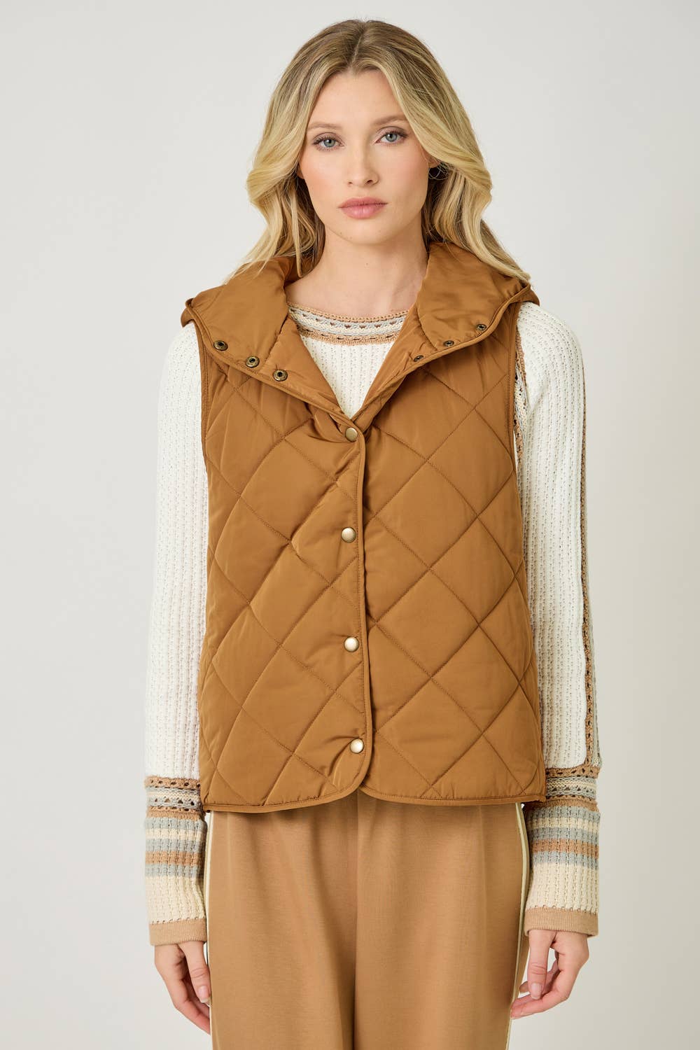 Mystree - Wholesale Outerwear Vest - Women's - 61144 Quilted Puffer Hoodie Vest11