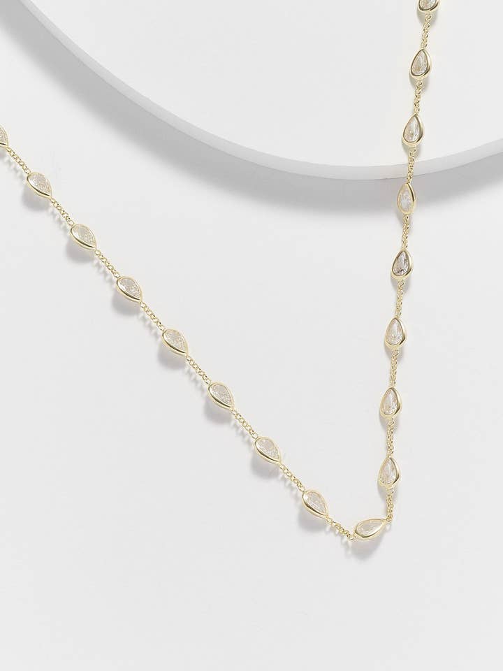 Colar Diamonette em forma de pêra Annette por atacado de Kosa Jewels