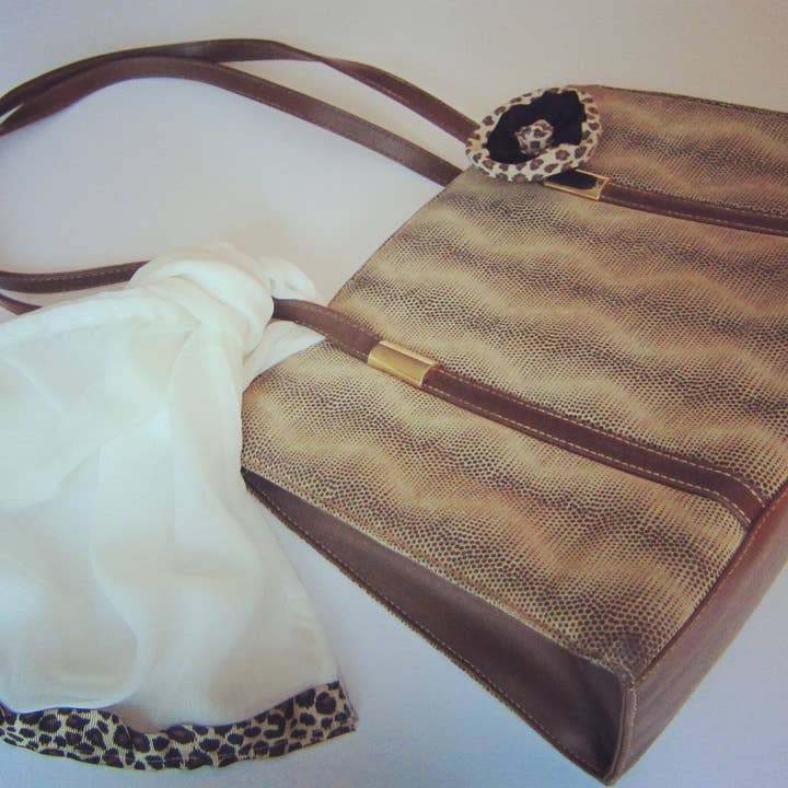 Style Showroom - Wholesale Brooch - Ladies Black Corsage With Leopard Print Trim3