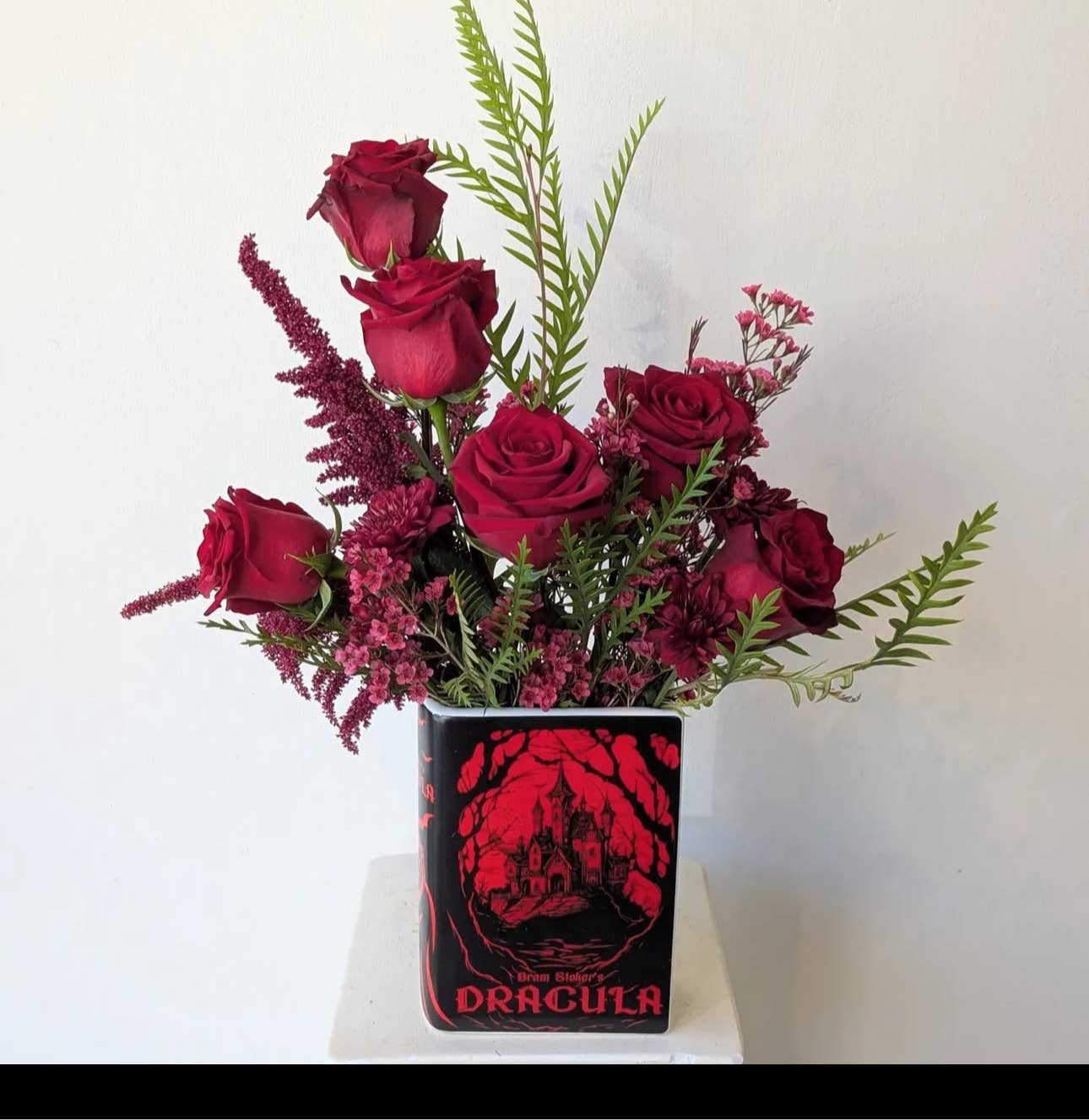 Hexbomb ltd - Wholesale Vase - Bram stokers Dracula book vase