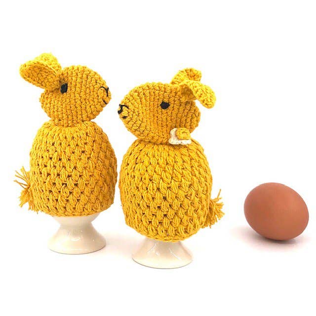 Cache-œuf lapin jaune en coton biologique, crocheté à la main pour la vente par Luna-Leena - handmade in Nepal