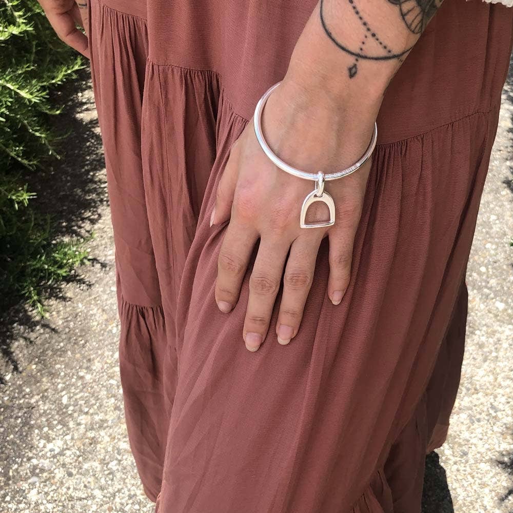 SECRET DE CUIR - Vendita all'ingrosso Bracciale a polsino - Bracciale N°28 con pendente staffa in argento placcato1