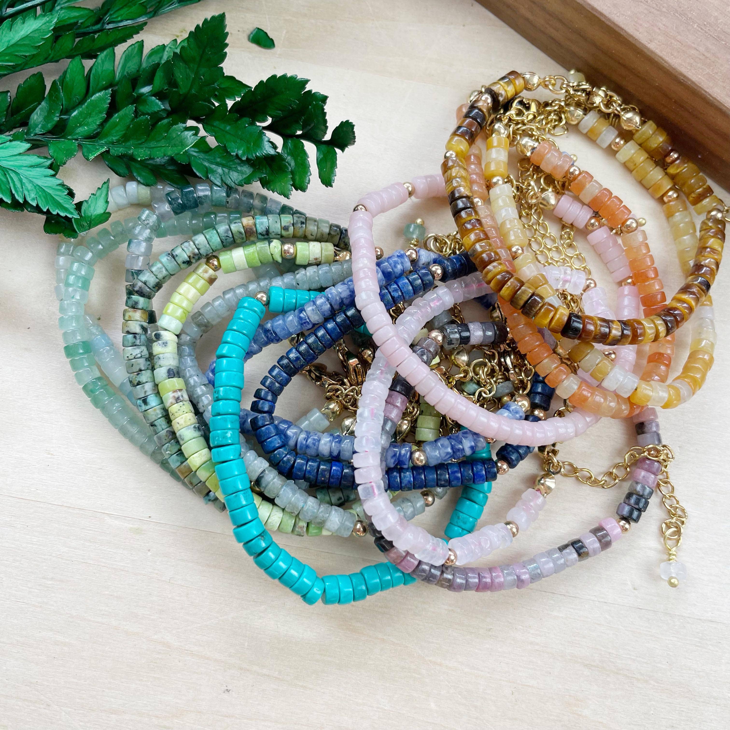 Ewelina Pas Jewelry – Engroshandel Perlearmbånd – Litae armbånd - delikat armbånd med ædelstensperler11