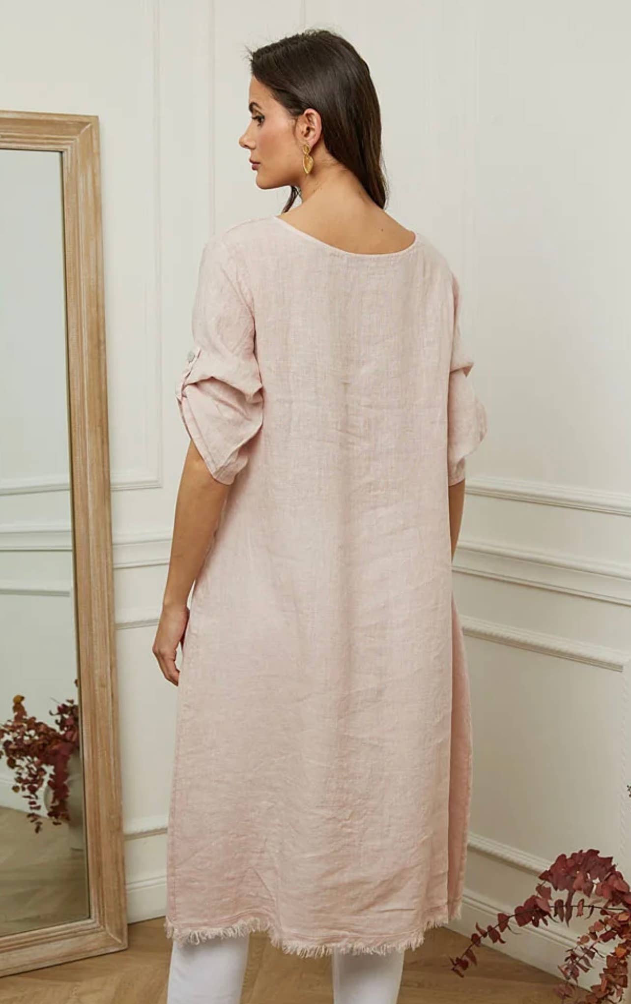 LÉA & LUC – Großhandel Kleid – Damen – 100 % Leinenkleid mit Blumenmotiv auf der linken Brust, REF. 724821