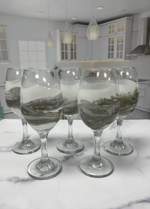 Nikita Fine Art LLC - Wholesale Wijnglas - Nikita wijnglazen met voet en resin kunst1