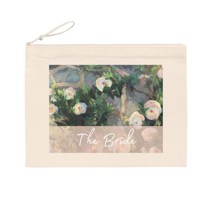 Pochette Éco-Responsable 'Bride' I Collection Nuptiale I avec Œuvre Originale 'Roses Blanches' de l'Artiste Américaine Barbara Cleary pour la vente par Barbara Cleary Designs