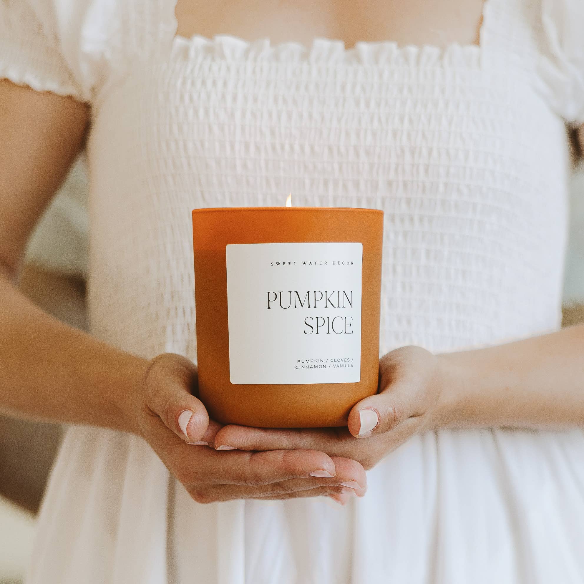 Sweet Water Decor – Großhandel Kerze im Glas / gefüllte Kerze – Sweet Water Decor Pumpkin-Spice-Sojakerze 15 oz, mattes Glas - Herbstdeko2