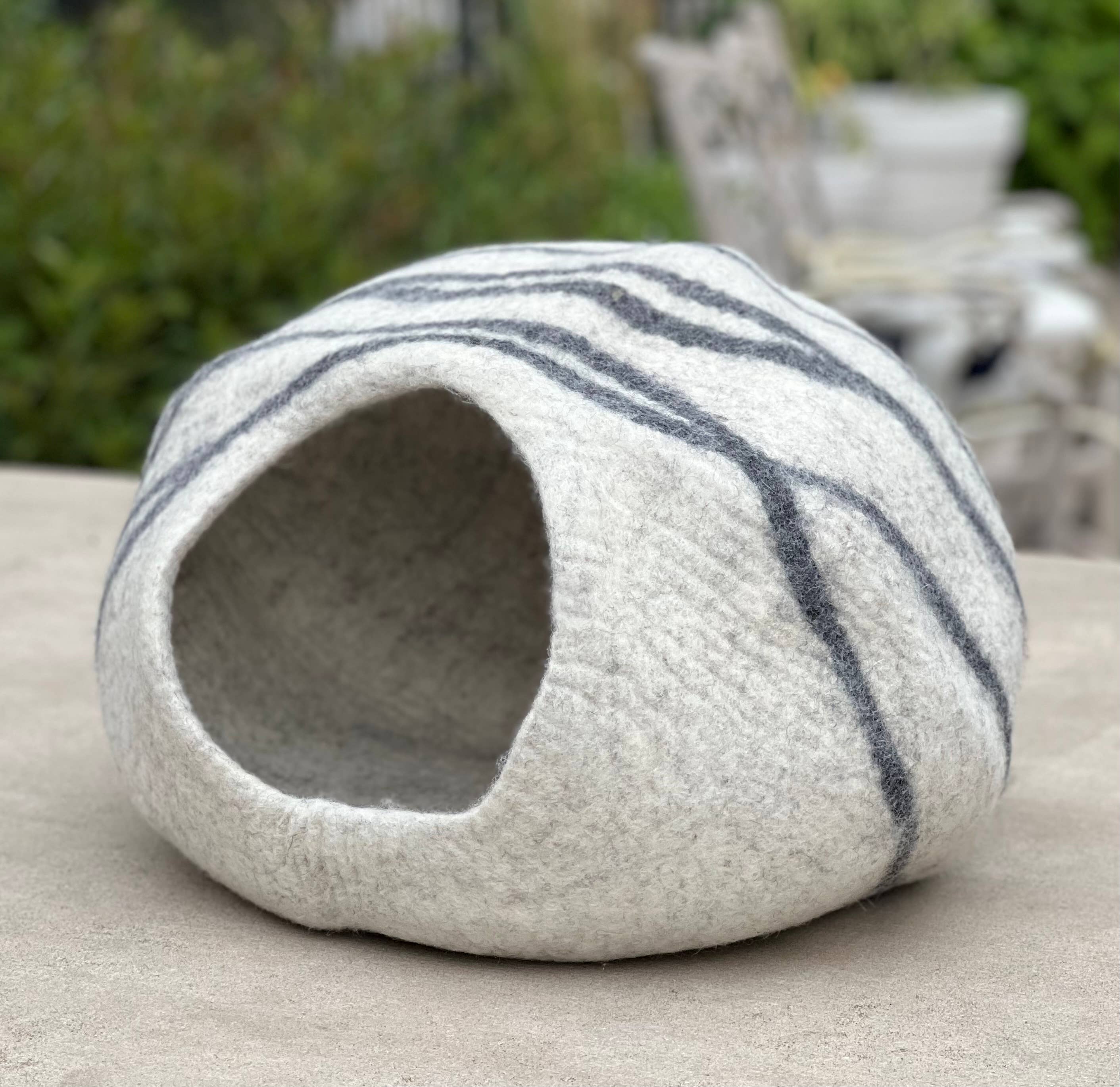 Lungta Imports – wholesale Husdjursgrotta - Katt och hund – Handgjord filt ull katt grotta/katt säng/varm katt hus7