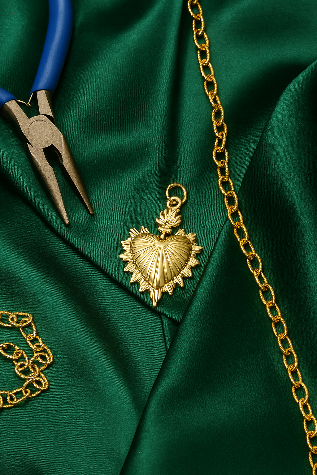 Wild & Free – wholesale Individual charm/pendant – Amulet of the Sacred Heart0