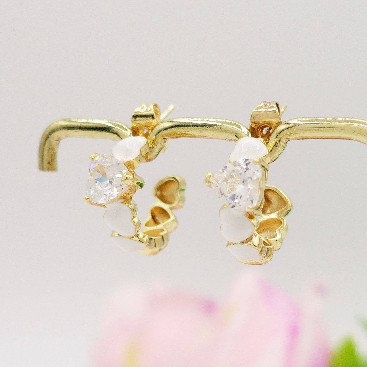 Daemon srls - Wholesale Hoop Earrings - CLAIRE hoops COLOURS - PAIO Orecchini a cerchio con cuoricini bombè smaltati e Cubic Zirconia a forma di cuore7