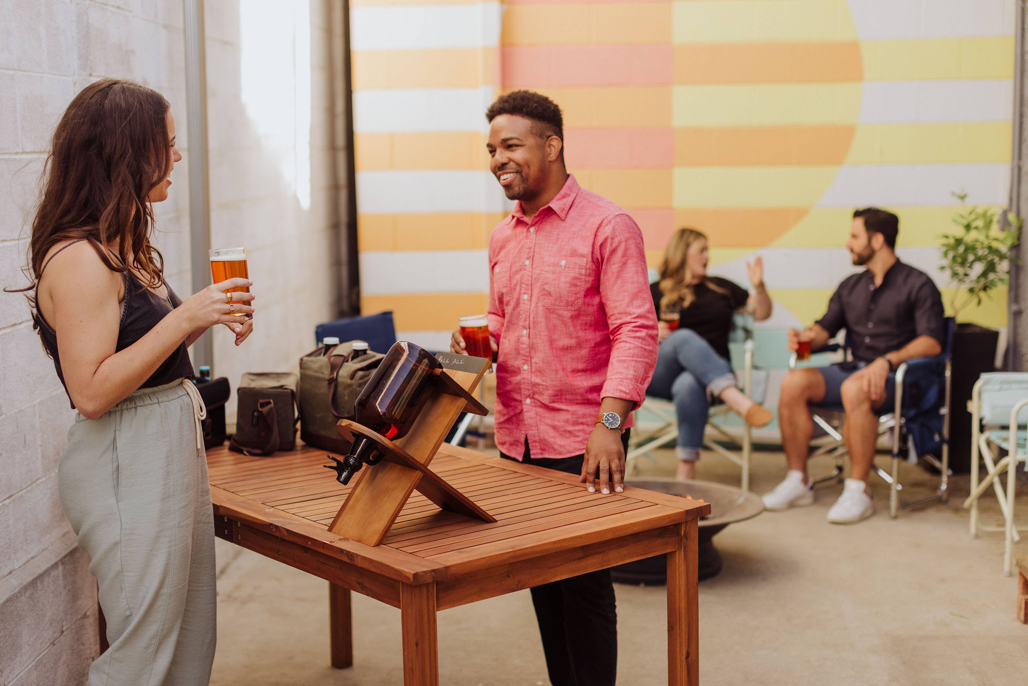 Picnic Time Family of Brands - Wholesale Beer/Wine Caddy - Growler Stand with 64oz Glass Growler1