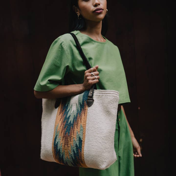 AMASOUK - Wholesale Shoulder Bag - Women's - Equinox Tote1